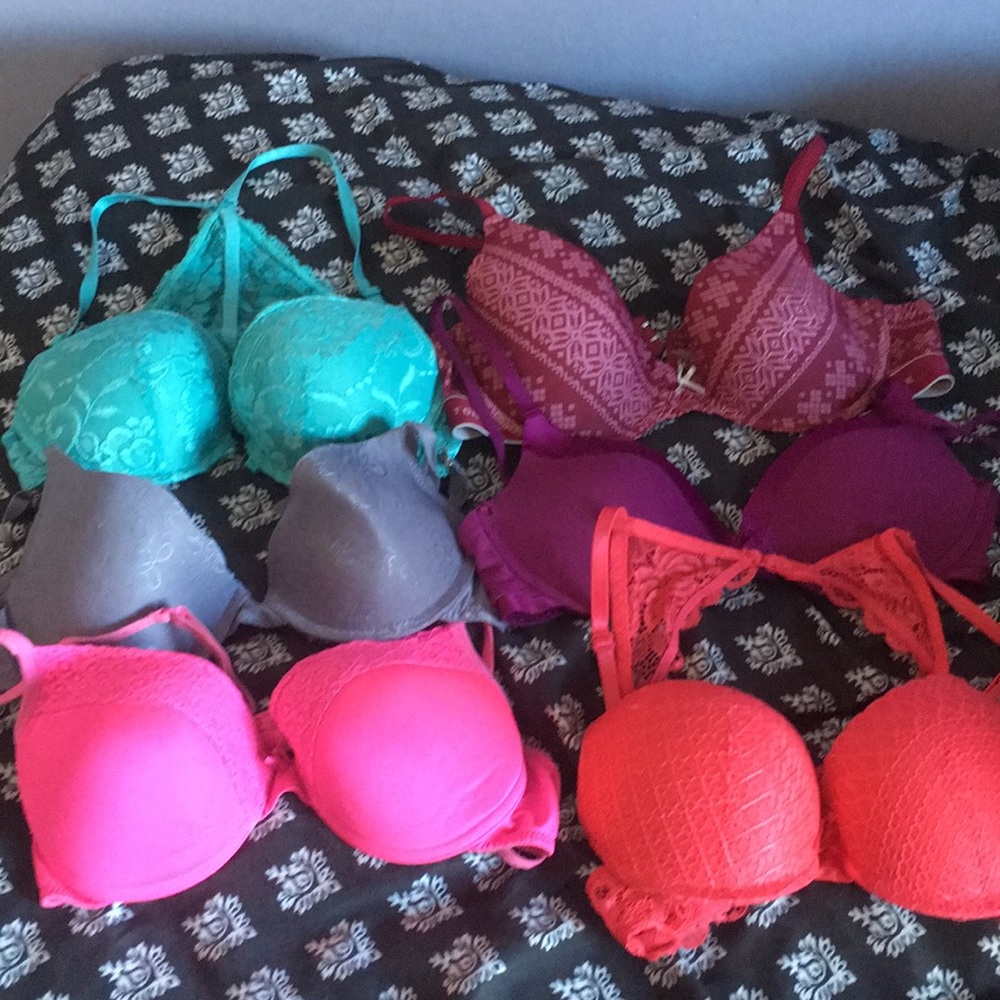 Selling this bundle of 6 bras for $30!